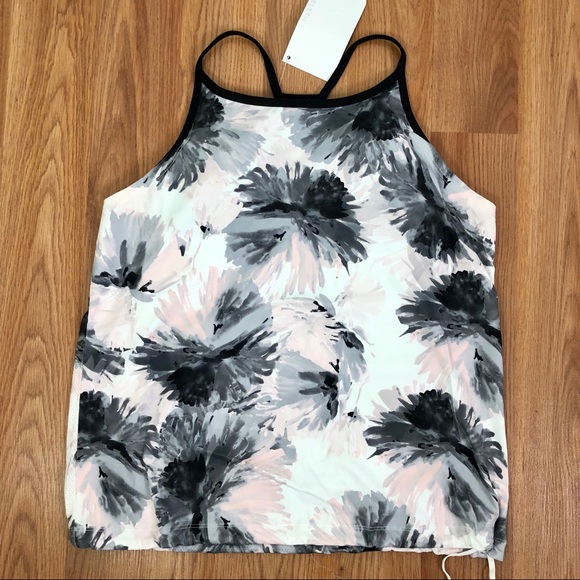 Fabletics Workout Tank Top. - Picture 2 of 7